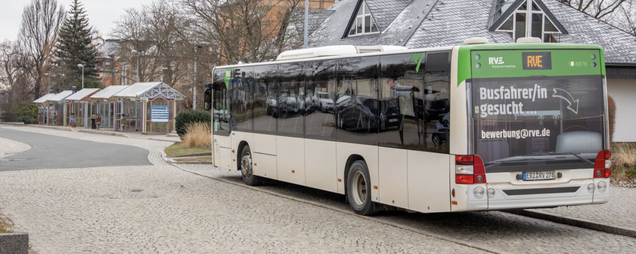 Wenn der Bus hält, aber niemand aussteigen darf - die irrsinnigste Buslinie Deutschlands - wegen fehlender interkommunaler Zusammenarbeit