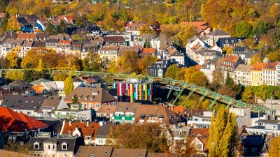 Wuppertal Blick auf die Schwebebahn