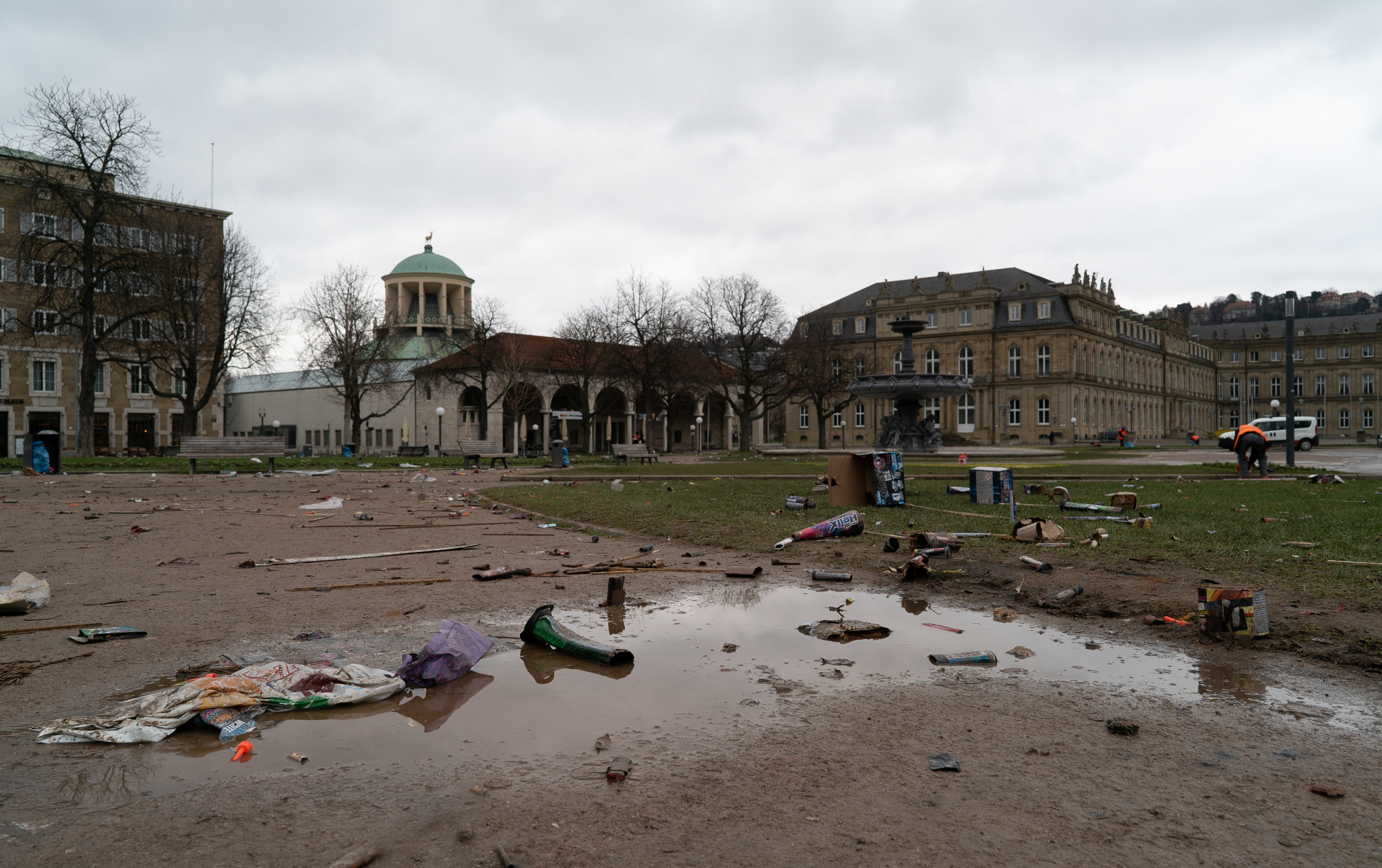 Hier reichte kein Böllerverbot: So sah der Schlossplatz in Stuttgart an Neujahr aus, bevor die Stadt das Feuerwerksverbot verhängte.
