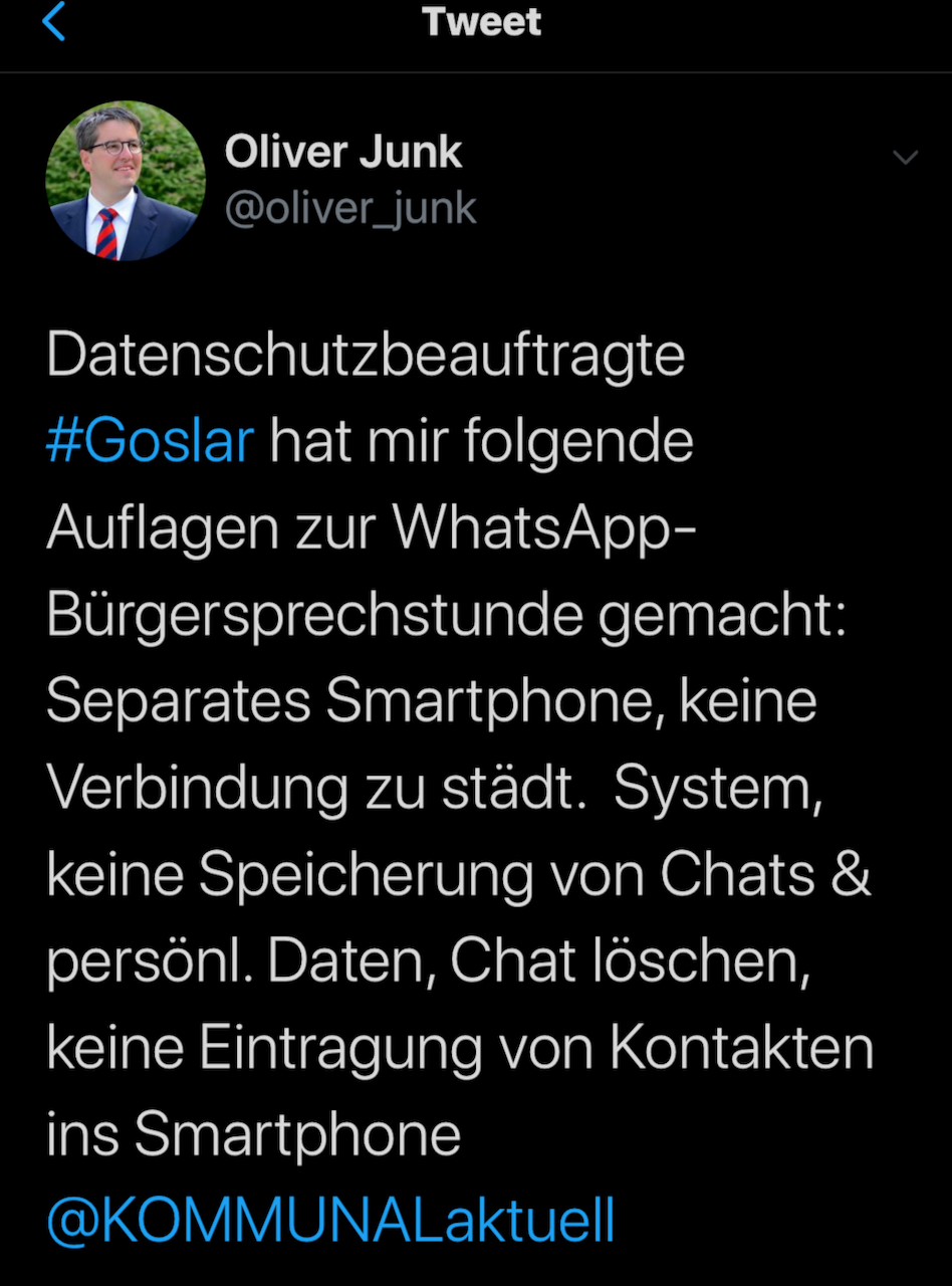 Oliver Junk gibt seine Informationen auch per Twitter gerne weiter - hier an unseren Chefredakteur Christian Erhardt (twitter.com/kommunalaktuell)