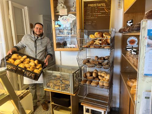 Syrischer Flüchtling in der Bäckerei Rathey