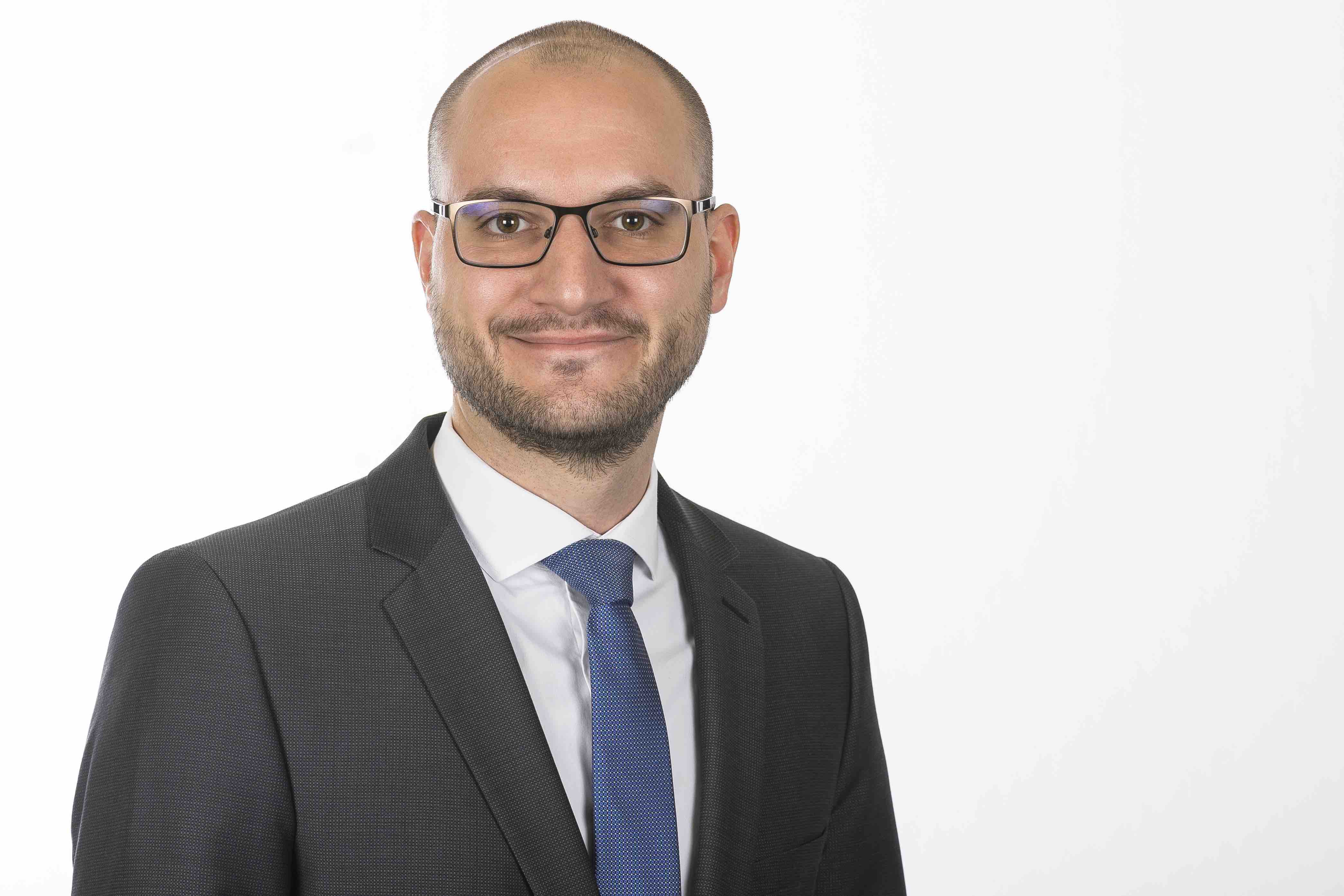 Janosch Neumann ist Rechtsanwalt für Öffentliches Recht bei der Sozietät Heinemann & Partner in Essen.