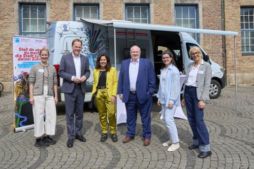 Karrierebus Düsseldorf mit Team