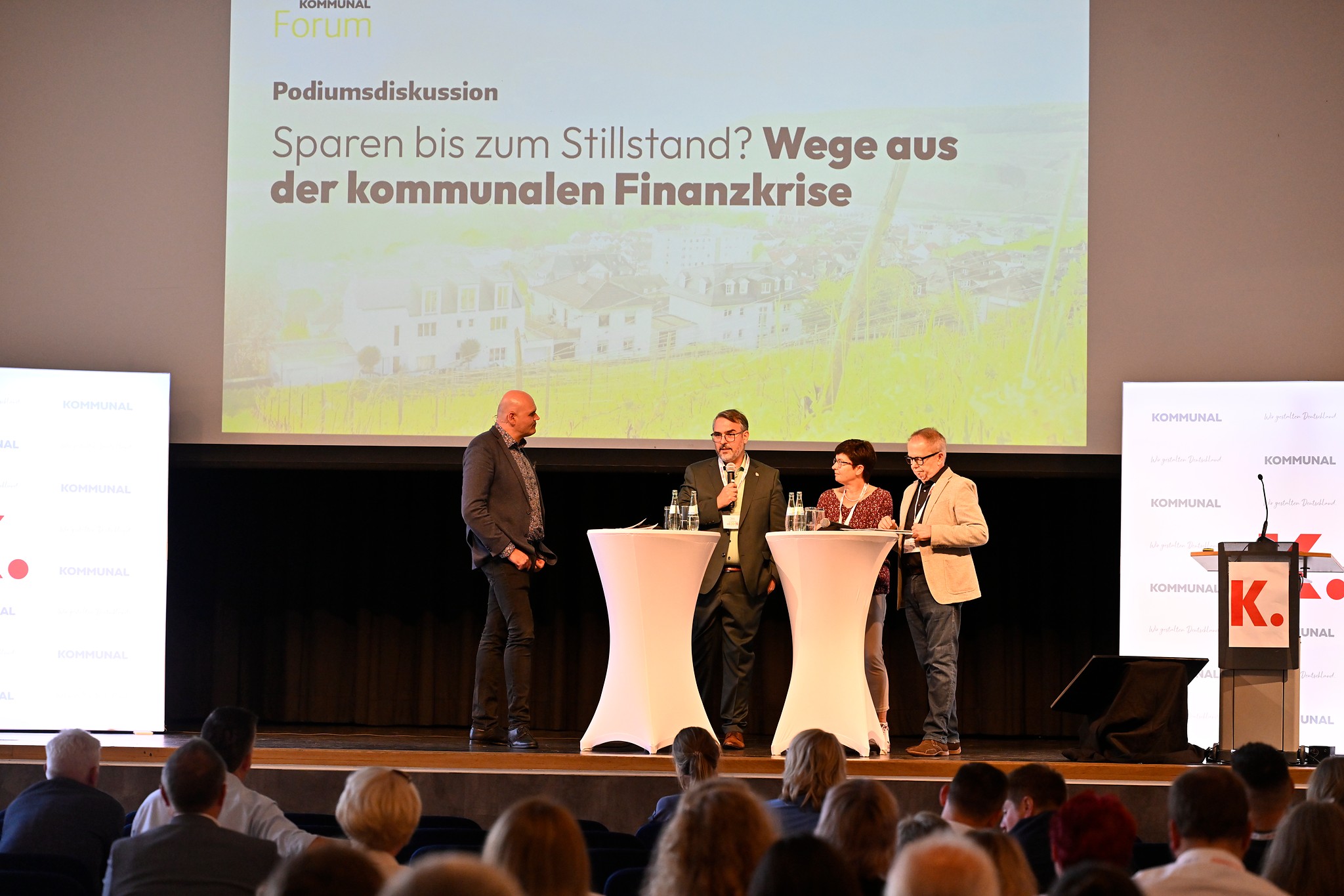 Podiumsdiskussion "Sparen bis zum Stillstand? Wege aus der kommunalen Finanzkrise"