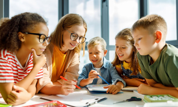 Schüler sitzen in der Klasse