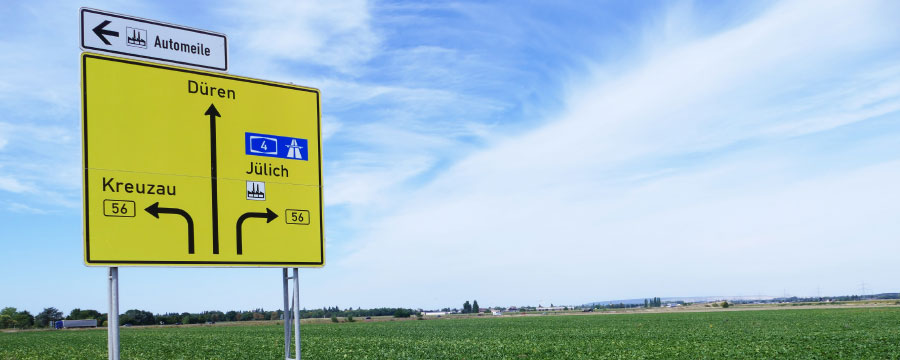 Ein einsamer Acker, der sich über seinen Lärmaktionsplan freut. Bürokratie-Wahnsinn at its best. 