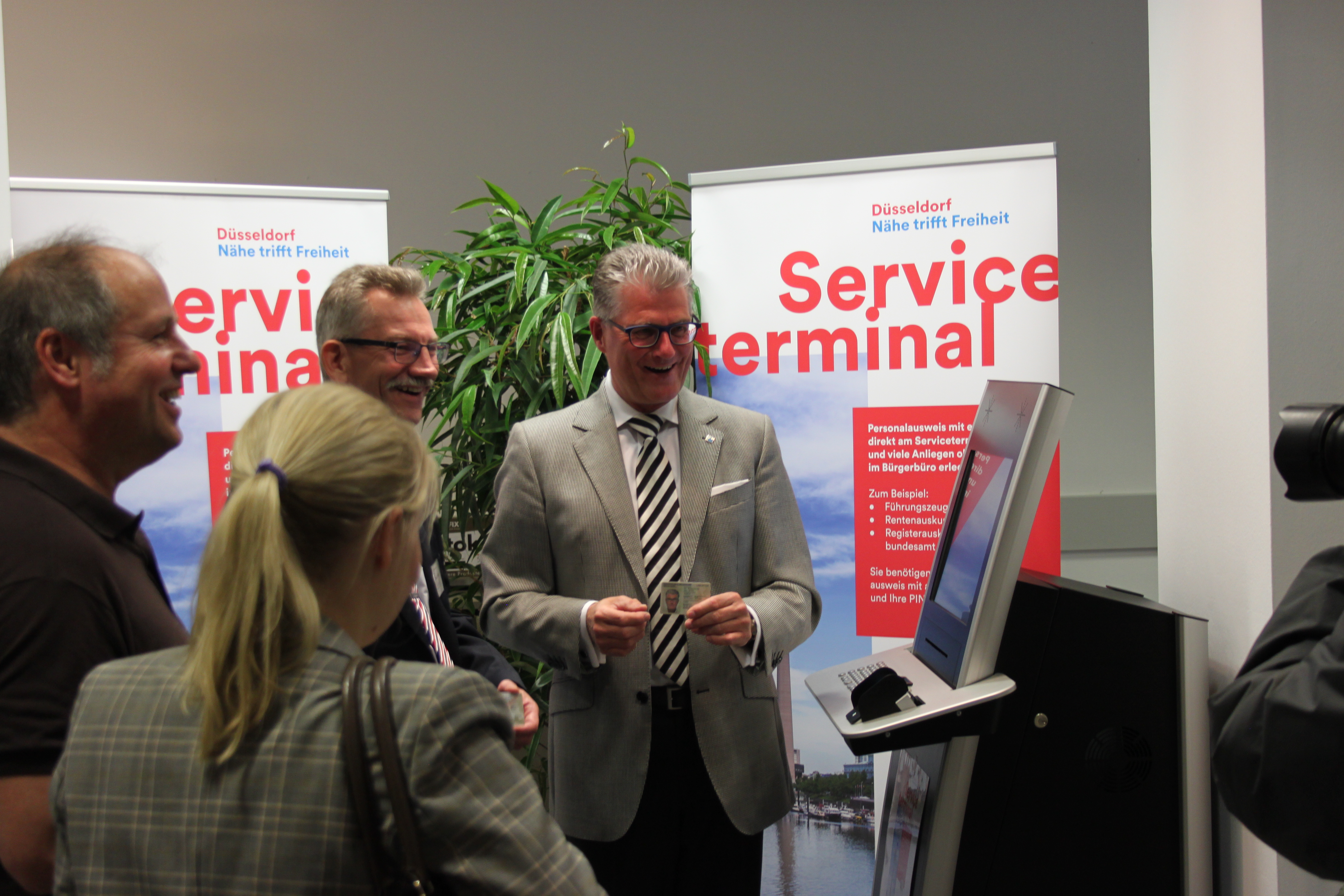 Kürzere Wartezeiten im Bürgeramt dank SID-Box