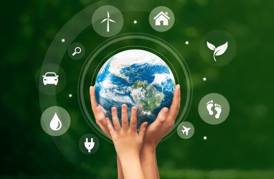 Symbolbild Klimaschutz Hände Weltkugel
