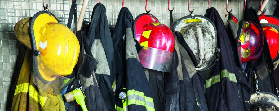 Gerät und Schutzkleidung der Feuerwehr sind häufig längst austauschbedürftig.