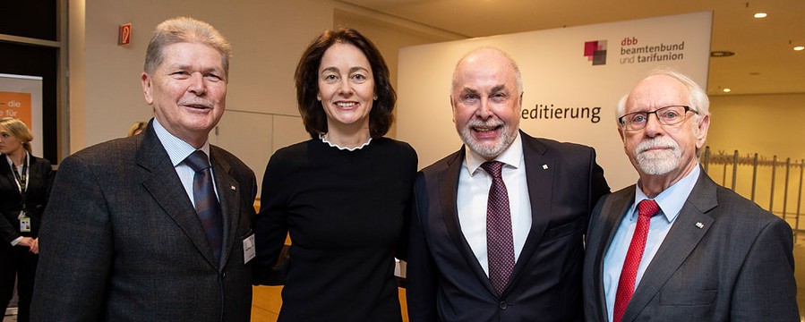 Ulrich Silberbach macht auf der Jahrestagung des Beamtenbundes dbb auch das Streben nach der schwarzen Null verantwortlich für die vermehrten Angriffe auf Mitarbeiter im öffentlichen Dienst.