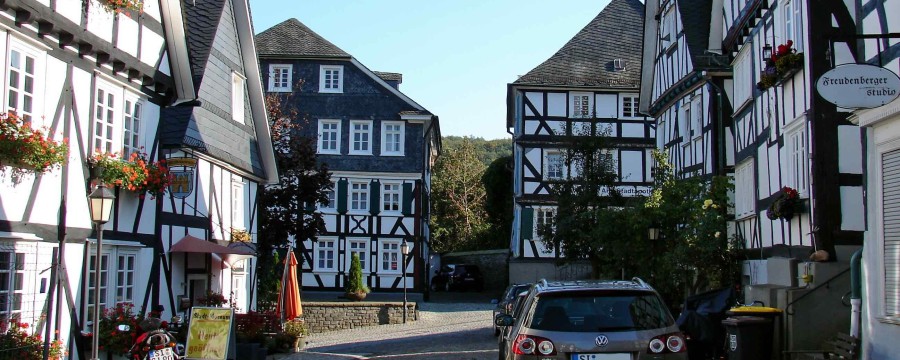Die malerischen Fachwerkhäuser von Freudenberg locken Touristen an