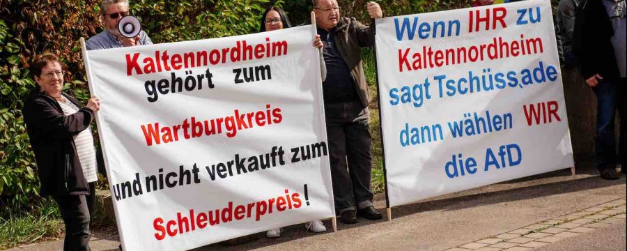 Demo gegen eine Gemeindefusion vor dem Landtag in Thüringen