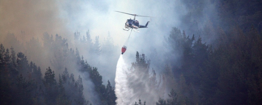 Waldbrandbekämpfung mit Hubschrauber