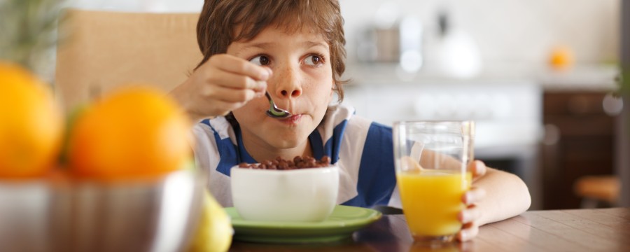 Sollten Kommunen ein Notfrühstück für Grundschulkinder bereitstellen?