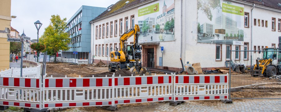 Durch den Personalmangel werden Bauvorhaben ausgebremst.