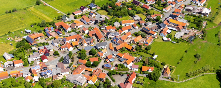 drei ertrunkene Kinder in Neukirchen haben seit Jahren juristische Nachspiele - hier eine Luftaufnahme des Stadtteils