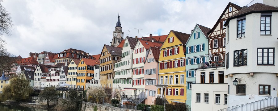 Tübingen - die Geschäfte in der Altstadt sind geöffnet.