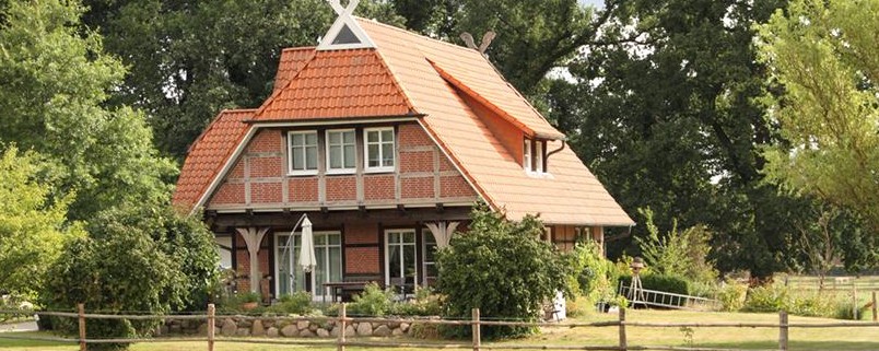 Das Einfamilienhaus wird künstlich teurer gemacht, hatte Christian Erhardt behauptet - die Bundesstiftung Baukultur sieht das anders - eine Replik!