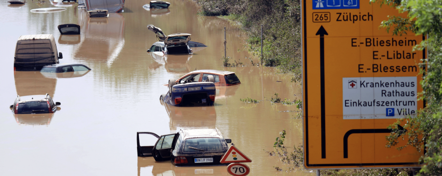 Hochwasserschutz ist oft teuer - es gibt aber auch vergleichsweise leichte Tricks, was Kommunen tun können - im Bild: die  Auswirkungen der Hochwasserkatastrophe im Erftkreis 