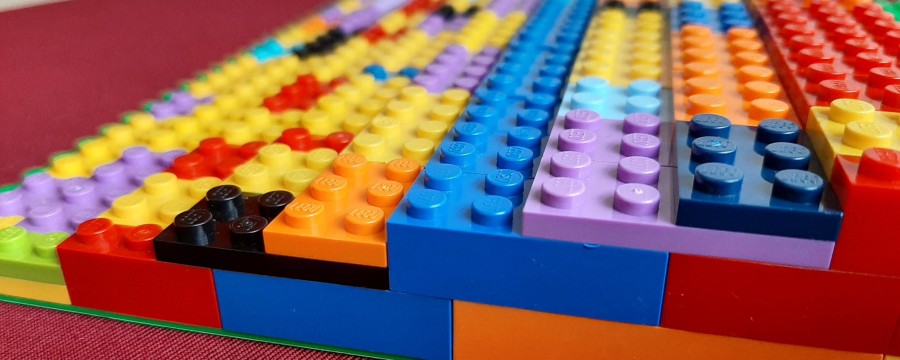 Rampe aus Legosteinen