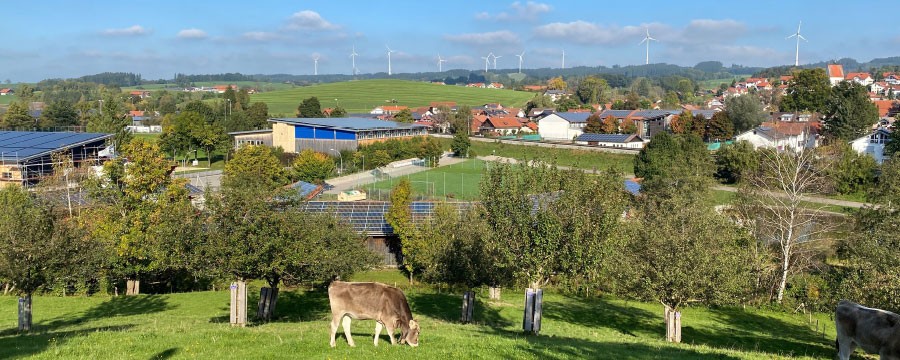 Wildpoldsried im Allgäu Energiedorf, Kühe, Windräder 