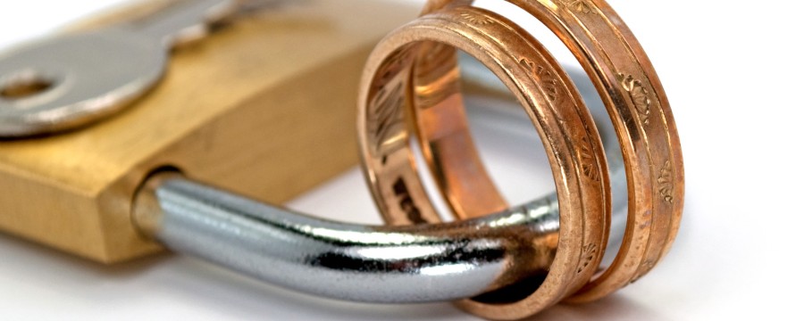 Ringe und Schloss Zwangsverheiratet