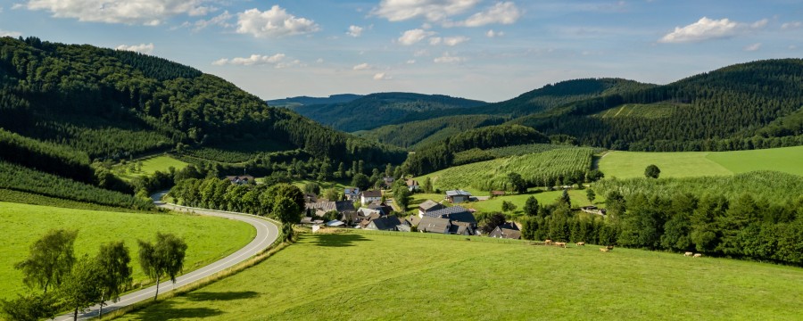 Landschaft Dorf im Sauerland