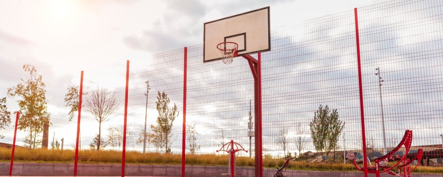 Trotz Zusage von Fördergeldern: Eine Gemeinde darf kein neues Basketballfeld bauen - Spendengelder statt Steuergelder sollen den Platz nun möglich machen
