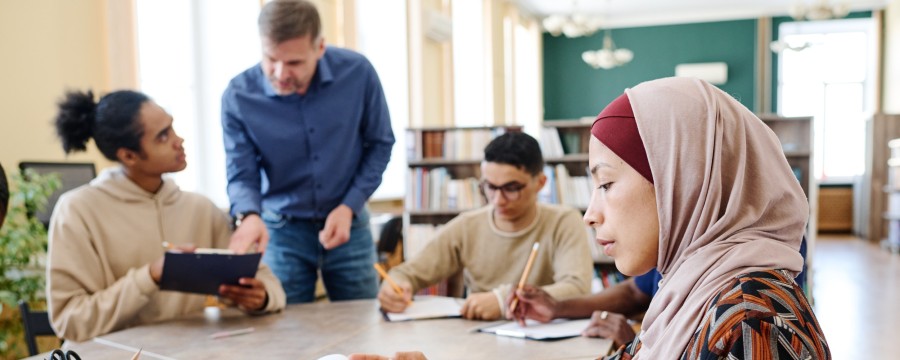 Flüchtlinge beim Sprachunterricht für die Integration