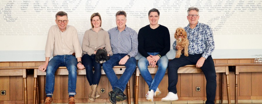 Retteten die Dorfkneipe: v.l.n.r.: Pächter Josef Balz, Sarah Heimann, Markus Lewerich, Dirk Teichmann, Andreas Determann.