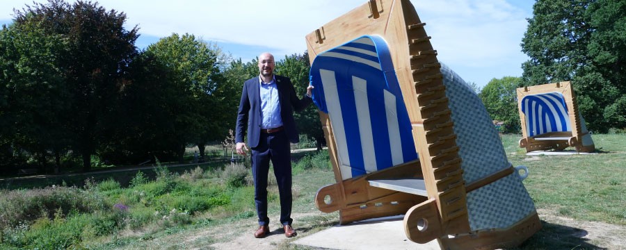 Vom Kohlerevier zur Top-Lage - Die zu Strandkörben umfunktionierten Baggerschaufeln spiegeln die Geschichte der Gemeinde - Stadtentwicklung hat Nörvenich nach vorne gebracht