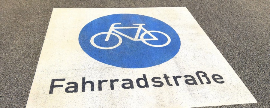 Fahrradstrassen ärgern viele Autofahrer - ein Urteil sagt nun: Sie sind erlaubt, aber nur unter sehr engen Voraussetzungen - ein Urteil mit Strahlkraft