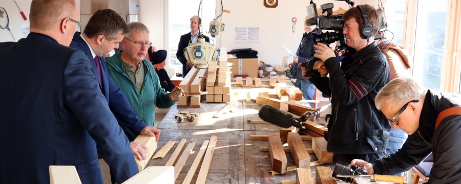 Arbeitspflicht für arbeitslose Jugendliche: Ministerpräsident und Landrat