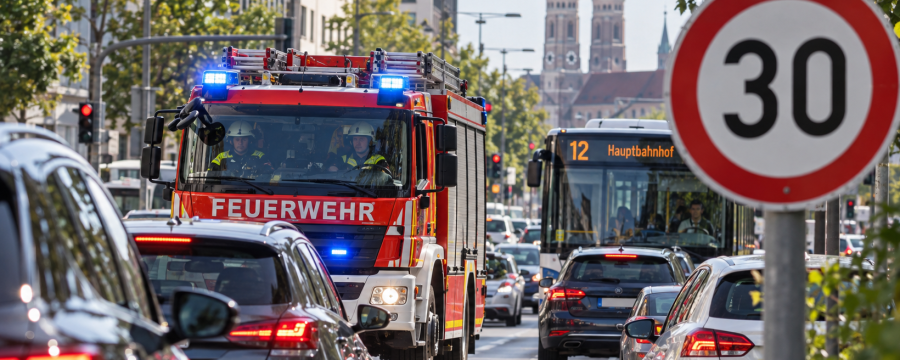 Tempo 30 sollte Friedrichshafen leiser machen. Nach Untersuchungen zu Feuerwehr, Busverkehr und Verkehrsfluss will die Stadt nun die Rolle rückwärts machen.