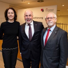 Ulrich Silberbach macht auf der Jahrestagung des Beamtenbundes dbb auch das Streben nach der schwarzen Null verantwortlich für die vermehrten Angriffe auf Mitarbeiter im öffentlichen Dienst.