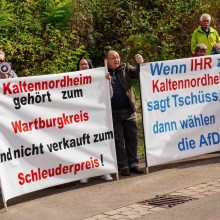 Demo gegen eine Gemeindefusion vor dem Landtag in Thüringen