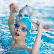 Der Schwimmunterricht in Schulen in eigentlich Pflicht - er fällt aber immer häufiger aus. Einige Kommunen steuern nun gegen - wir zeigen Beispiele und Tipps aus dem Südwesten