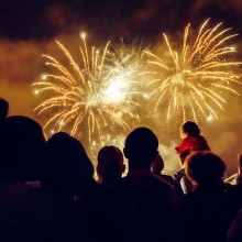 Böller Verbote wird es in diesem Jahr in mehr als 40 Kommunen geben - dem Markt für Feuerwerk tut das insgesamt aber keinen Abbruch