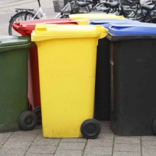 Die Kommune hat kein Klagerecht gegen gewerbliche Sammlungen etwa der Papiertonne, hat ein Gericht entschieden. Nun will der Bundesgesetzgeber die Rechtssprechung korrigieren - mit Auswirkungen auf den Müllpreis!