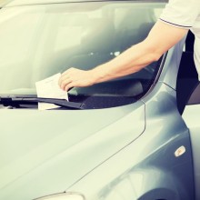 Parksünder müssen ihr Knöllchen von einem Mitarbeiter der Stadt oder der Polizei bekommen, Zeuge darf kein privater Dienstleister sein, so ein Urteil mit Folgen