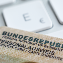 Der Personalausweis soll künftig auf dem Handy verfügbar sein - digital und rechtssicher