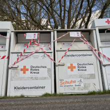 Immer mehr Kommunen sperren ihre Container für die Altkleidersammlung ab - wie hier in Hoer-Grenzhausen in Rheinland-Pfalz