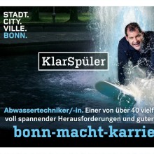 Bonn wirbt mit Kampagne um Bewerber - Mann surft auf Welle