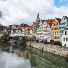 Tübingen - die Geschäfte in der Altstadt sind geöffnet.