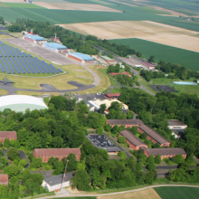 Der ehemalige US-Militärflugplatz in Giebelstadt ist heute wieder Flugplatz. Auf dem Gelände soll auch ein Gewerbegebiet entstehen.