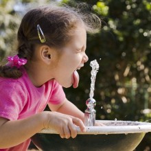 Bei Hitzewellen soll den Bürgern jederzeit Trinkwasser in Kommunen zur Verfügung stehen