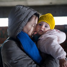 Mutter mit Kind Flüchtlinge Ukraine