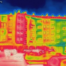 Rot leuchtende Hausfassaden? Hier wird Energie und Wärme verschwendet. 