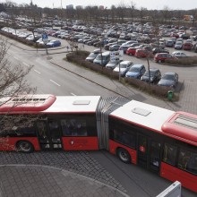 Mit einem Park und Ride Parkplatz will die Stadt Erlangen die Besucher locken, nicht mit dem eigenen Auto in die Stadt zu fahren - die Buslinie ist seit Januar für Nutzer kostenfrei