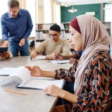 Flüchtlinge beim Sprachunterricht für die Integration